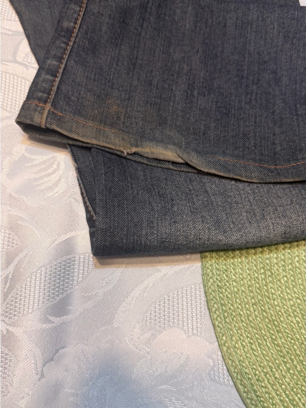 Lucky Brand Men’s Medium Blue Straight Jeans with Contrast Stitching - Picture 3 of 3